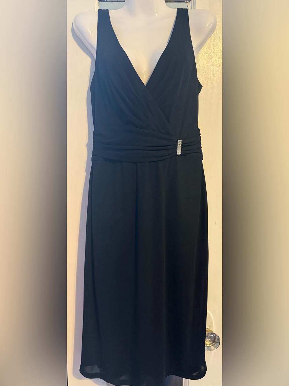 NWOT David Meister Black V-Neck Rhinestone Accent Cocktail Dress Size 6⁠